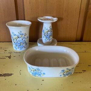 Vintage Cottagecore 3 Piece Bathroom Set (Cup ToothBrush Holder & Soap Holder)